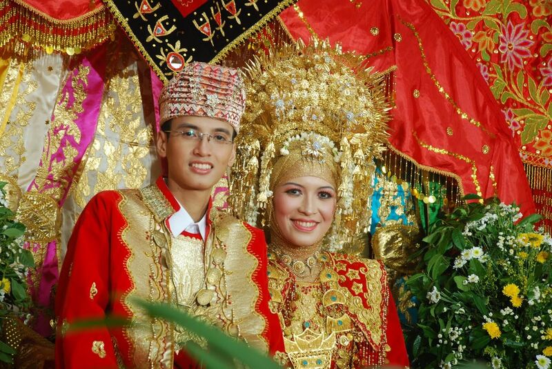 File:Minangkabau wedding 2.jpg