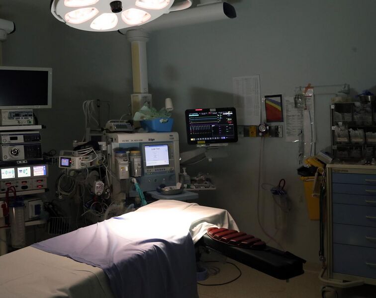 File:Operating room anesthetic station.jpg