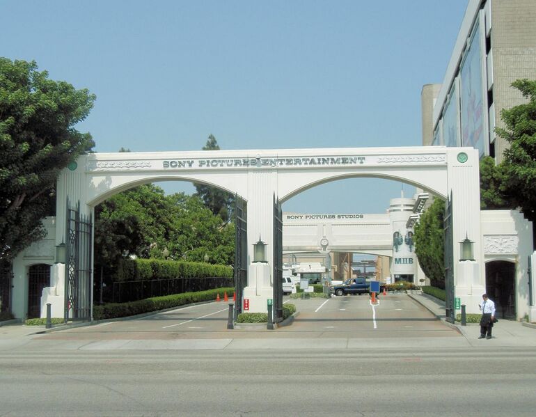 File:Sony Pictures Entertainment entrance 1.jpg