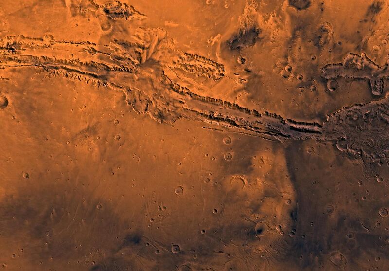 File:Valles Marineris PIA00178.jpg