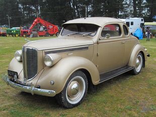 1938 Dodge D8 (39888524555).jpg