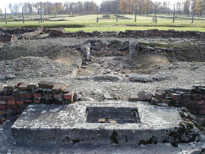 File:Auschwitz Birkenau Krematorium IV - 05.jpg