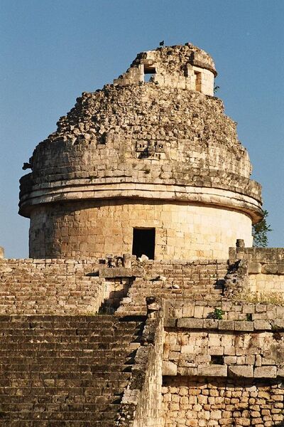 File:Chichén Itzá Mayan observatory.jpg
