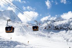 Eisgratbahn am Stubaier Gletscher.jpg