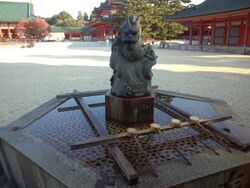 Heian-jingû Shintô Shrine - Stone statue of Azure Dragon (Sôryû).jpg