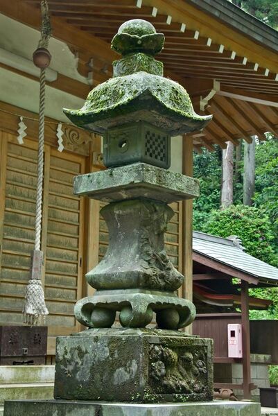 File:Kumano Jinja Lantern.jpg