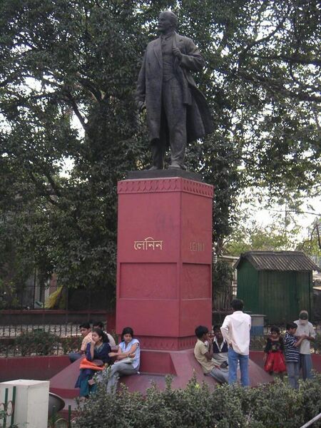 File:Lenin-statue-in-Kolkata.jpg