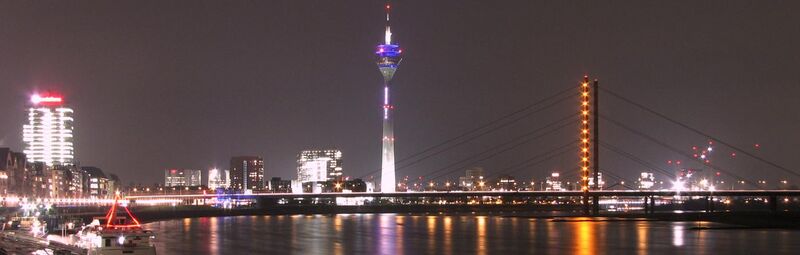 File:Nacht in Düsseldorf cropped.jpg