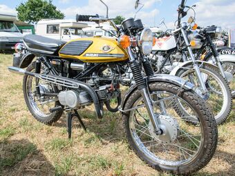 Suzuki T125 Stinger (1972).jpg