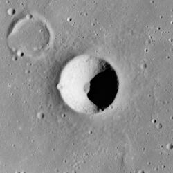 Ångström crater AS15-M-2743.jpg