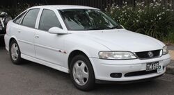 2002 Holden Vectra (JS II) CD 2.2 hatchback (22543845464).jpg