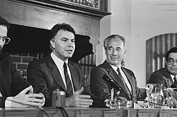Gonzalez (links) en Peres (rechts), Bestanddeelnr 933-5415.jpg