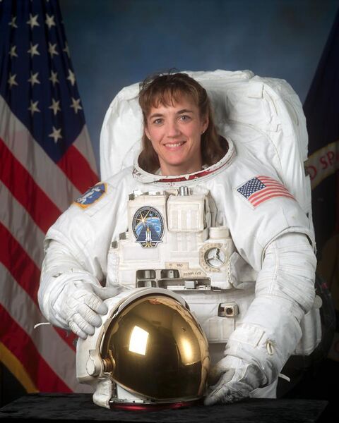 File:Heidemarie Stefanyshyn-Piper in white space suit.jpg
