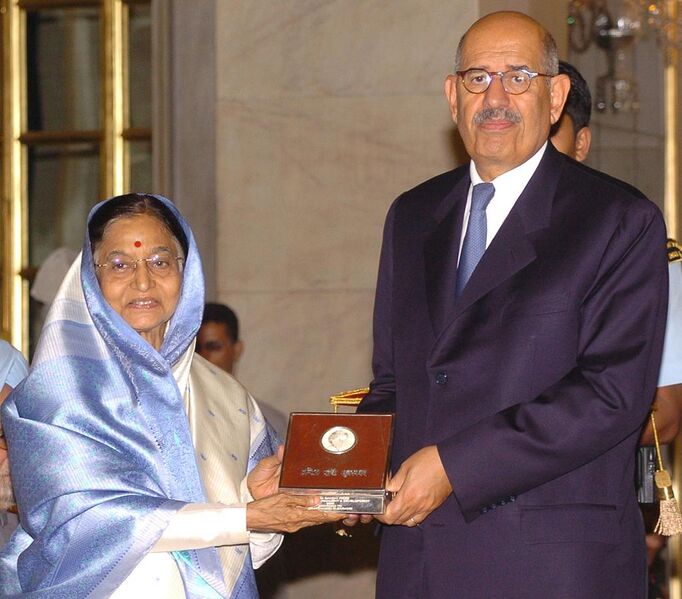 File:Pratibha Devisingh Patil giving away the Indira Gandhi Prize for Peace, Disarmament and Development-2008 to D.G., IAEA, Dr. Mohamed ElBaradei for his impassioned opposition to the use of Nuclear Energy for Military purpose.jpg