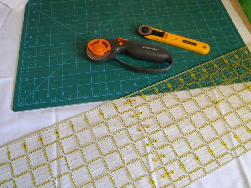 File:Rotary Mat, Ruler and Cutters.JPG