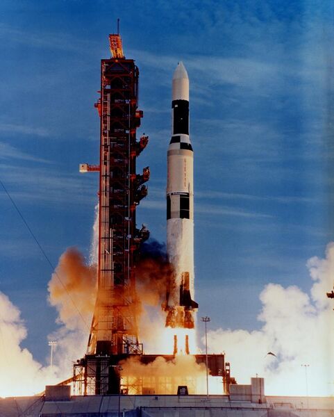 File:Skylab launch on Saturn V.jpg