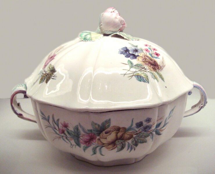 File:Chantilly porcelain 1750 1760.jpg