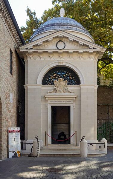 File:Dante's tomb (Ravenna) - Facade.jpg