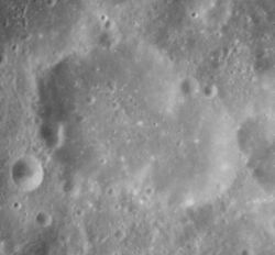 Houtermans crater AS12-54-7983.jpg