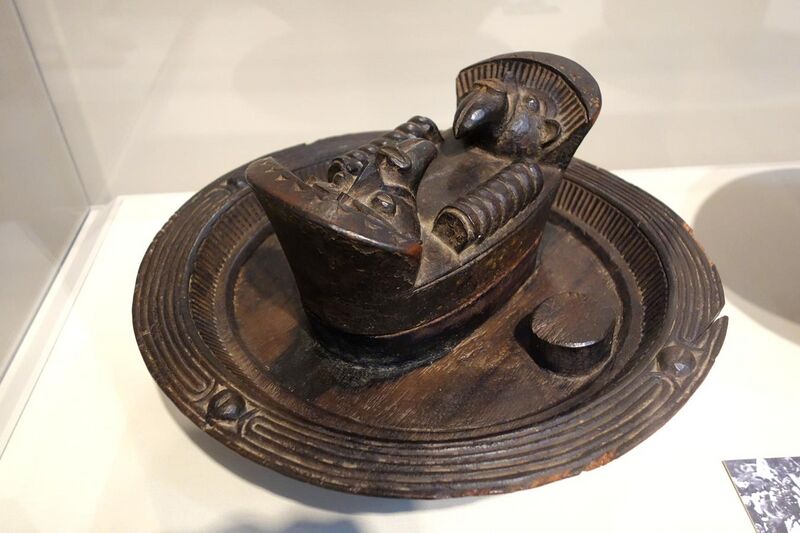 File:Kolanut bowl (ọkwa ọjị), Nigeria, Igbo people, early 20th century, wood - Chazen Museum of Art - DSC01783.jpg