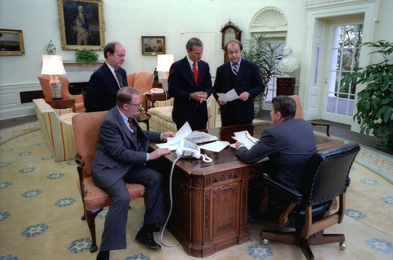 File:President Ronald Reagan holds an Oval Office staff meeting.jpg
