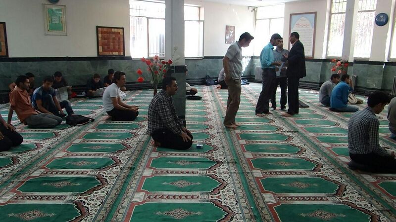File:Shamsipour College - Prayer room.jpg