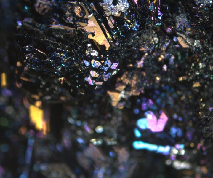 File:Silicon carbide, image taken under a stereoscopic microscope.jpg