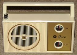 Vintage JVC FM-AM 9-Transistor Radio, Model 9F-220C (8333901983).jpg