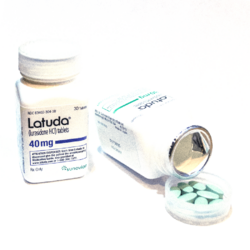 Latuda 40mg and 80mg bottles with 80mg tablets.