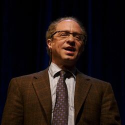 Raymond Kurzweil, Stanford 2006 (square crop).jpg