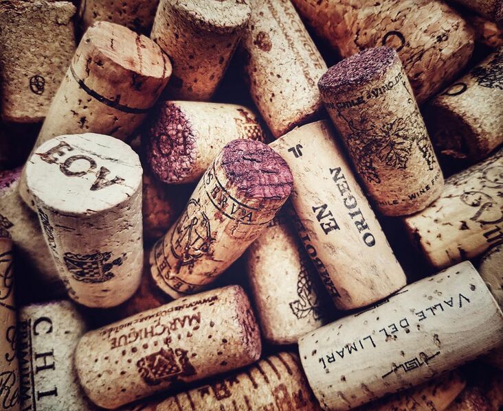 File:Rolhas de Cortiça Natural - Cork stopper for a wine bottle.jpg