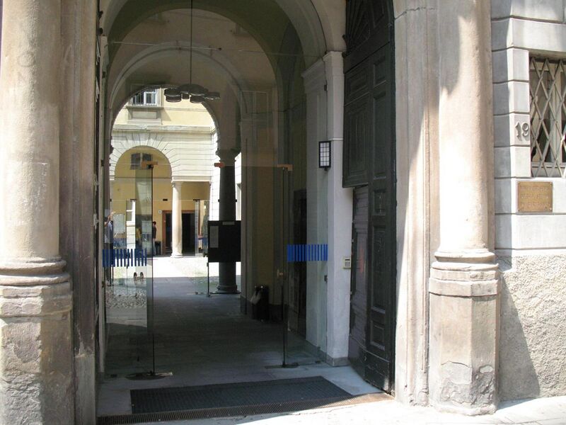 File:Sede del Rettorato, Via Salvecchio, Bergamo. Veduta dell'ingresso principale.jpg