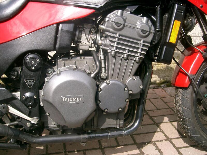 File:Triumph 900cc engine in Daytona Sprint Special (RH).jpg