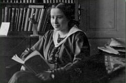 Young Hannah Arendt (cropped).jpg