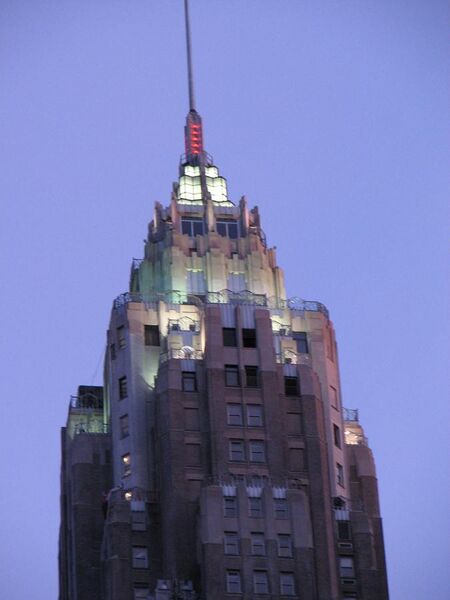 File:AIG New York building at dusk.jpg