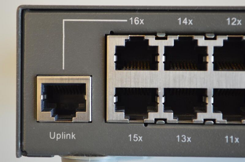File:D-Link DES-1016D dual-port.jpg