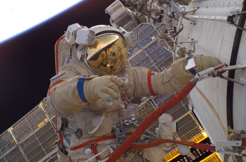 File:ISS-11 Phillips at EVA.jpg