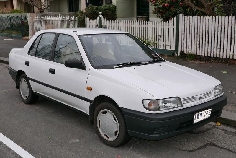 File:1995 Nissan Pulsar (N14 CBU) LX Limited sedan (2015-07-14) 01.jpg