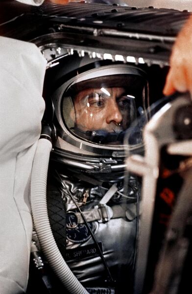 File:Alan Shepard in capsule aboard Freedom 7 before launch.jpg