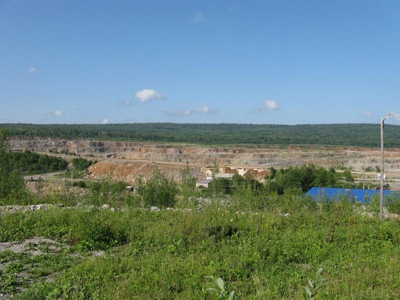 File:Calcareous open-cast mine in Gornozavodsk.jpg
