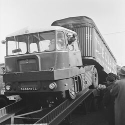Nederlandse Spoorwegen en Wagons Kangourou nieuw laadsysteem voor vrachtautos, Bestanddeelnr 914-8971.jpg