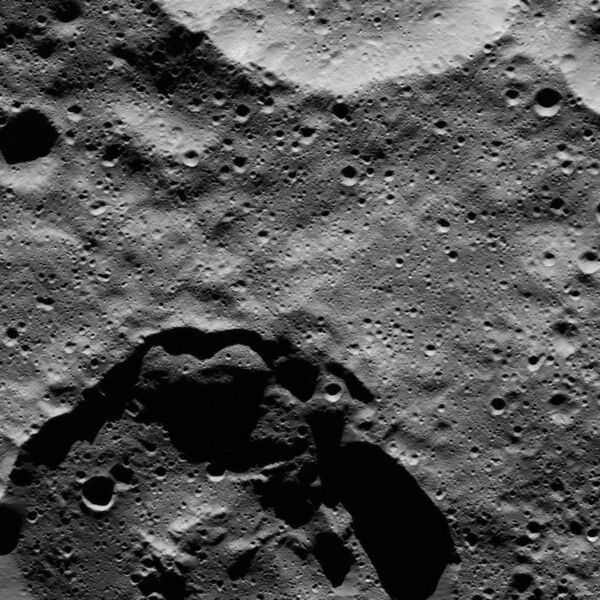 File:PIA20666-Ceres-DwarfPlanet-Dawn-4thMapOrbit-LAMO-image86-20160322.jpg