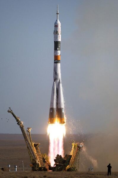 File:Soyuz TMA-9 launch.jpg