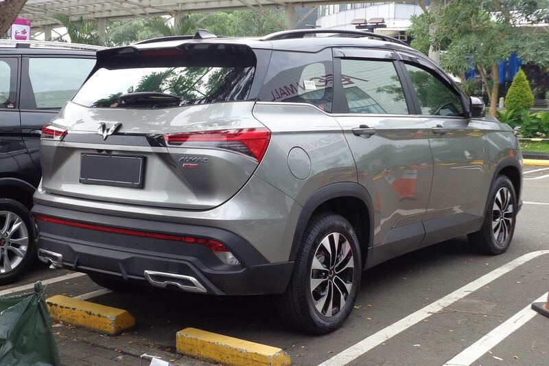 File:2021 Wuling Almaz RS Pro (Indonesia) rear view.jpg