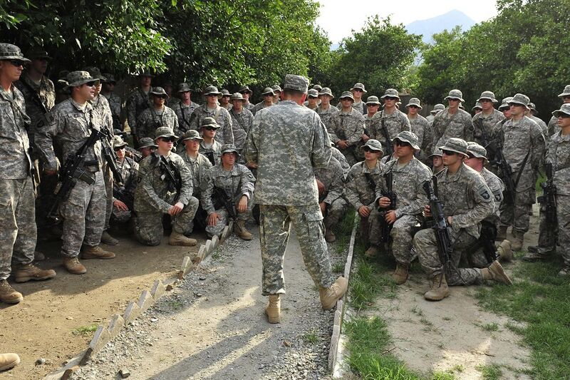 File:Defense.gov News Photo 100805-F-7552L-211 - Commander of the International Security Assistance Force Gen. David H. Petraeus center U.S. Army talks with U.S. soldiers of the 2nd Battalion.jpg