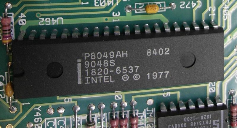 File:Intel 8049 Microcontroller.jpg