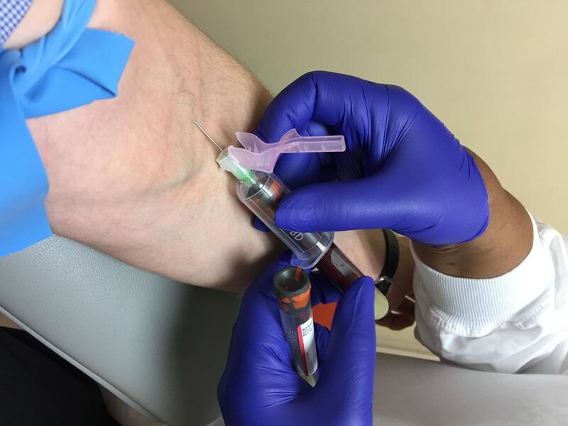 File:Venipuncture using a BD Vacutainer.JPG