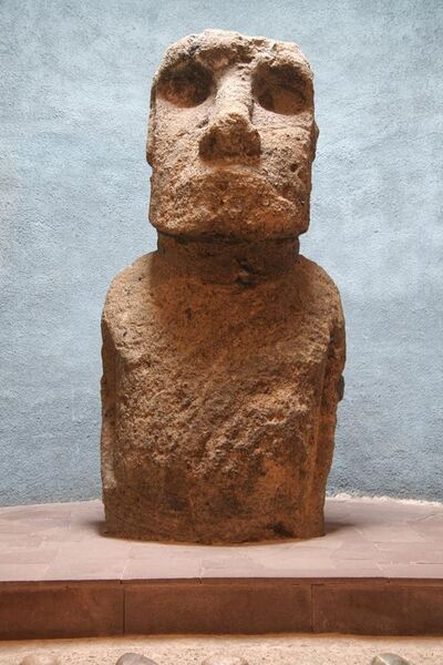 File:Moai on display la serena.jpg