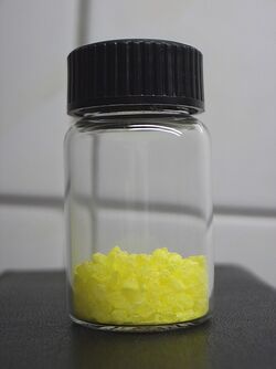 Niobium pentachloride solid.jpg