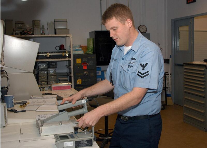 File:US Navy 070208-N-9132D-002 Electronics Technician 2nd Class Shea Thompson tests an Alpha Particle Dection Probe.jpg